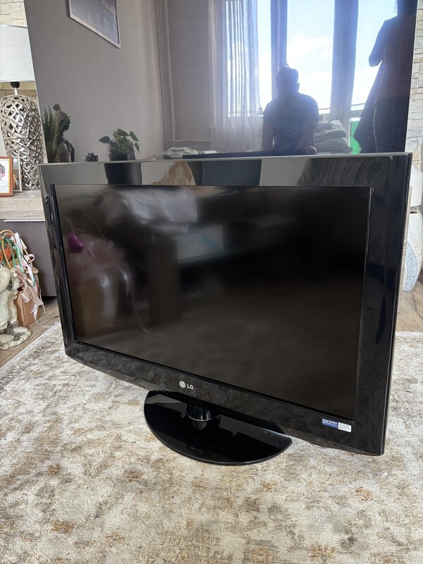 Elbląg Sprzedam telewizor marki LG 32 cale sprawny stan bdb. Moze komuś się jeszcze przyda.
