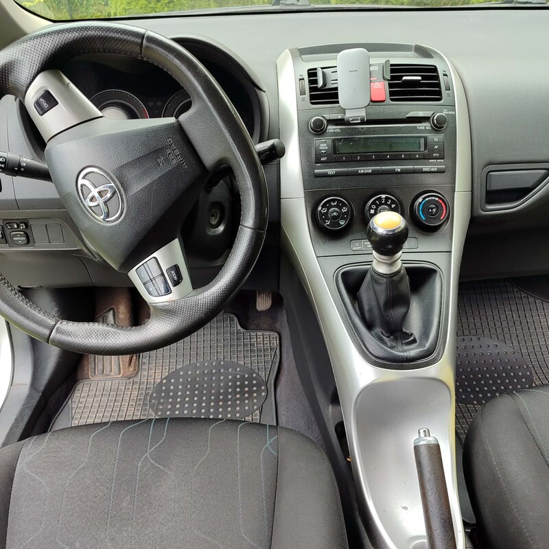 Elbląg Sprzedam Toyota Auris rok prod. 2013 z niskim przebiegiem 132500 km salonowa bezwypadkowa pierwszy właściciel.