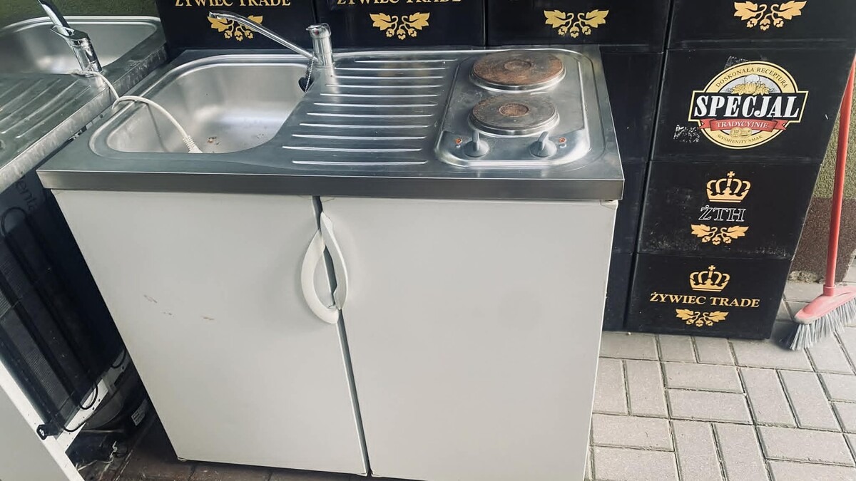 Elbląg MK-100 minikuchnia miniblok zestaw 4w1 lodówka zlewozmywak kuchenka
Składa się z szafki, lodówki, zlewozmywaka