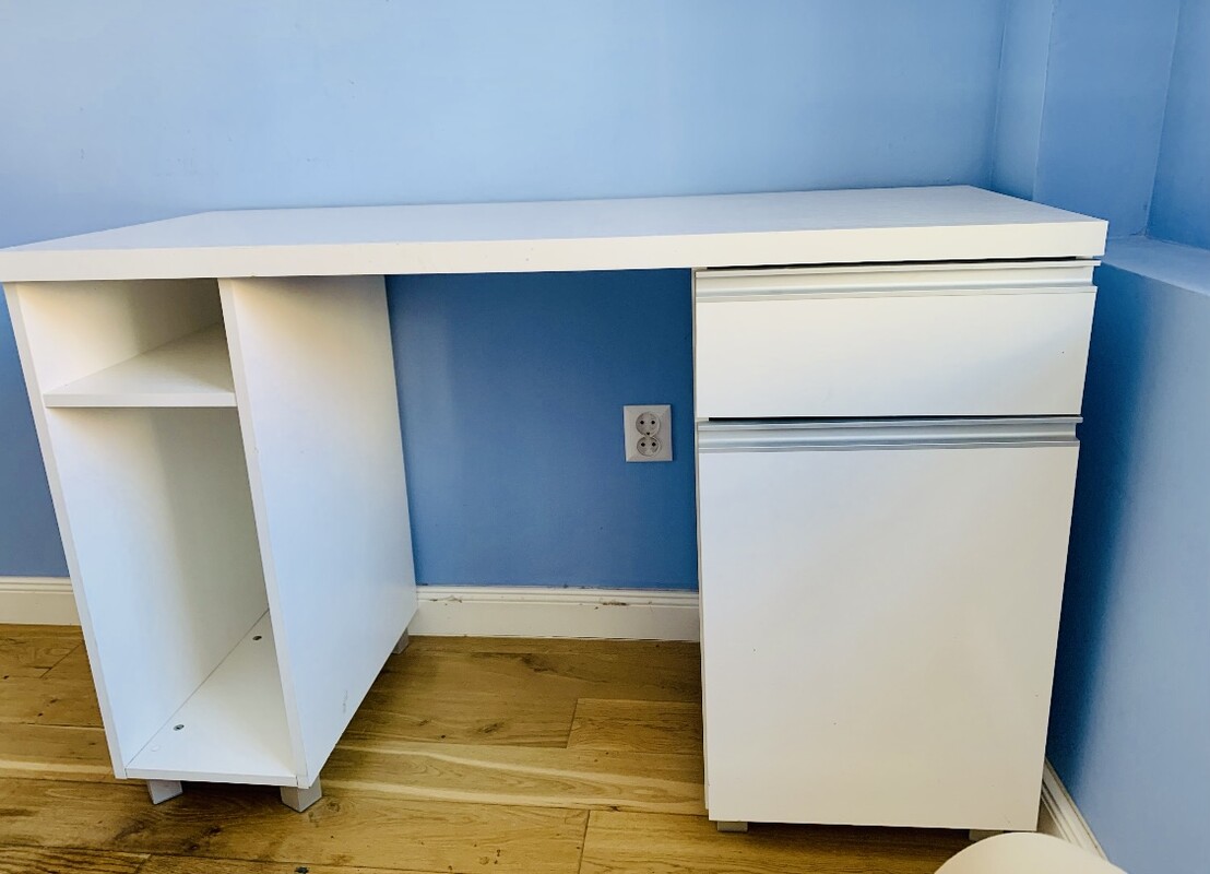 Elbląg Sprzedam solidne białe biurko z Ikea