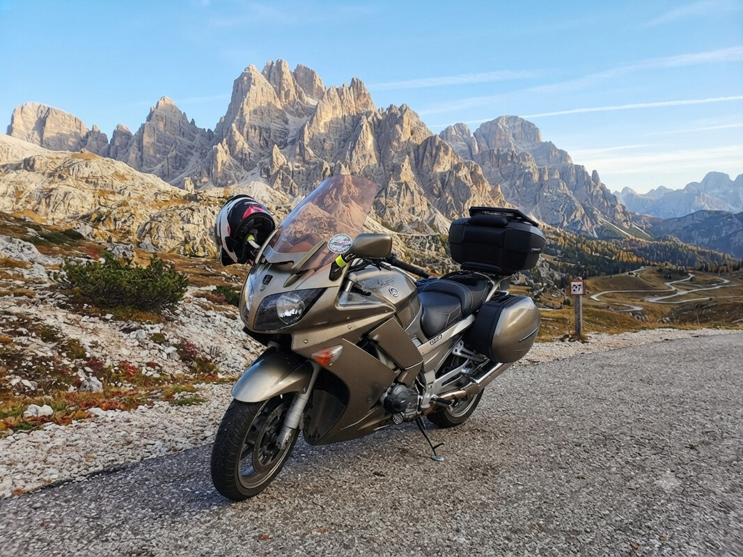 Elbląg Wynajmę mitocykle od 200 zł/ dobę
Triumph Tiger Desert edition 1200 2020 r
Yamaha FJR 1300 2006R
Yamaha Yzf