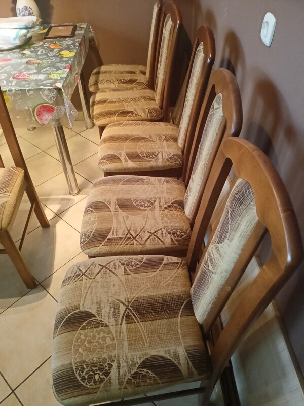 Elbląg Sprzedam stół rozkładany z 6 krzesłami wszystko w bardzo dobrym stanie. Wymiary stołu to 180/86 a po rozłożeniu