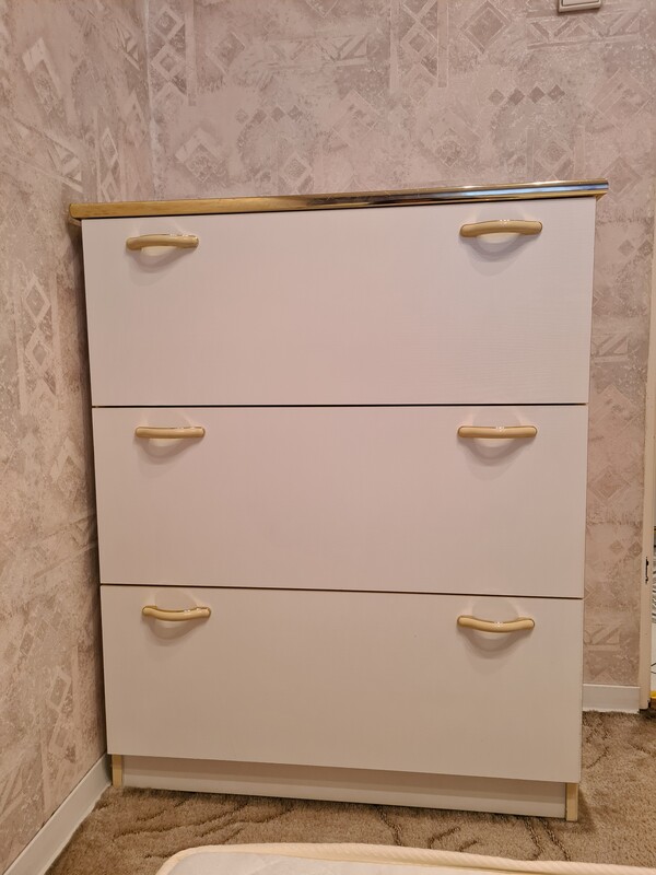 Elbląg Sprzedam używany zestaw sypialniany: Łóżko (skrzynia + materac na ramie) o wymiarach 210 cm x 144,5 cm,