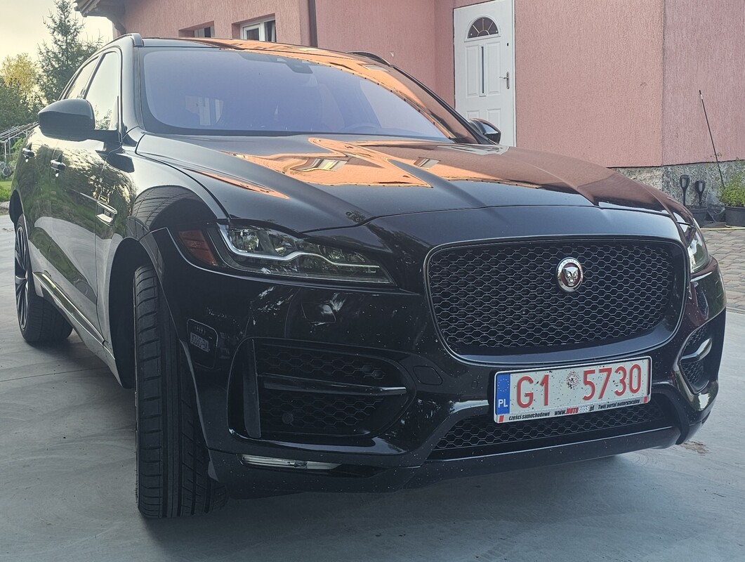 Elbląg Sprzedam mojego prywatnego Jaguara F-Pace w wersji R-Sport AWD z 2018 roku. Jest to elegancki SUV w kolorze