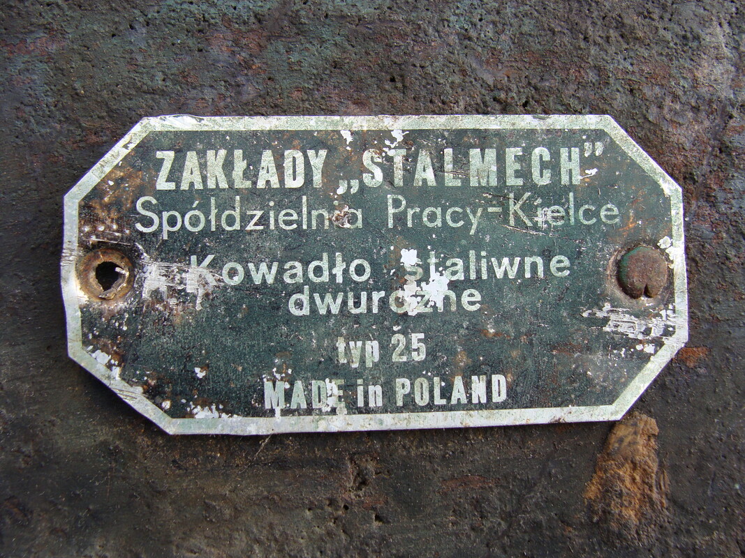 Elbląg Sprzedam kowadło staliwne, 25 kg, używane w bardzo dobrym stanie. długość-41,5 cm. szerokość-9 cm. wysokość18,5