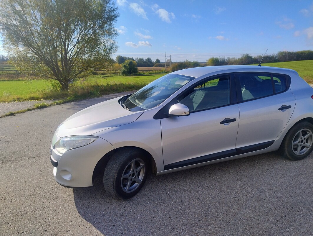 Elbląg Sprzedam renault Megane 1.5 DCi, rok 2010.Samochód w naszym użytkowaniu 6sty rok. 
Wyposażenie:
Elektryczne