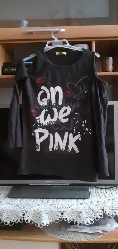 Elbląg Sprzedam odzież damską widoczna na zdjęciach za symboliczne 30zl. .. .. .ciuszki bez dziur I plam. .. .. .. ..