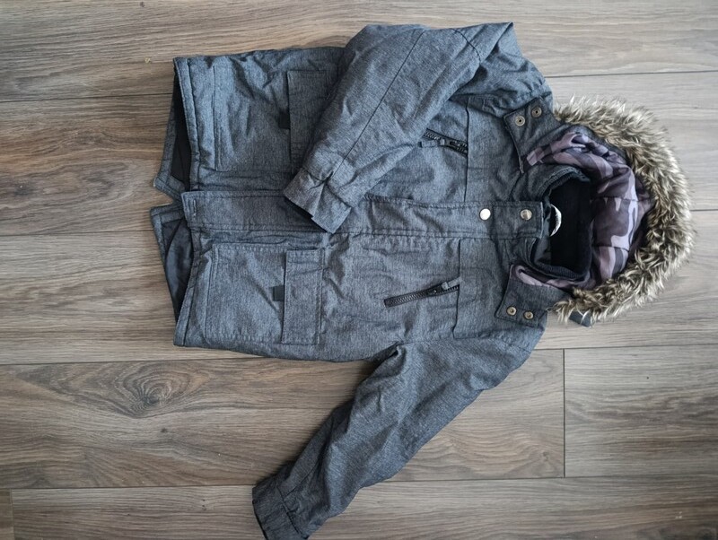 Elbląg Sprzedam dwie kurtki dla chłopca na zimę. Rozmiar 122/128.Stan dobry, do wyprania i szara ma rozdarcie małe