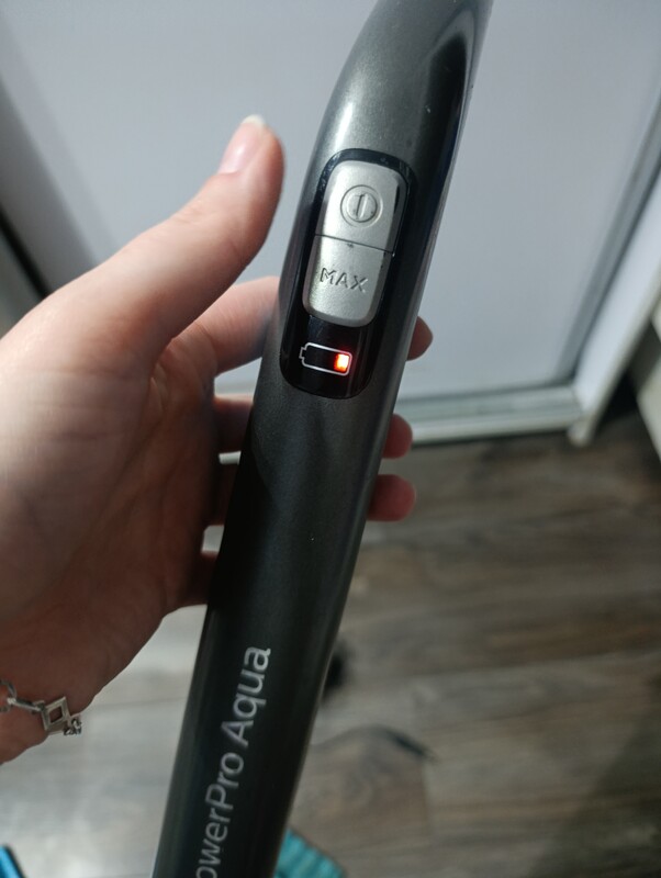 Elbląg Sprzedam odkurzacz pionowy marki Philips Powerpro Aqua z nakładka myjąca. Stan dobry, bateria na opcji Max