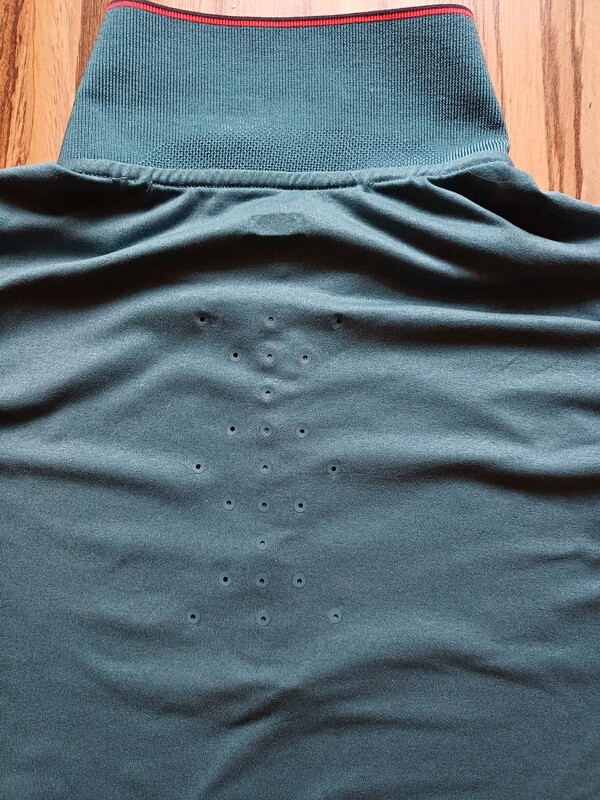 Elbląg NOWA koszulka sportowa NIKE DRI-FIT rozmiar M wentylacja w postaci otworków pod pachami i na plecach (widoczne