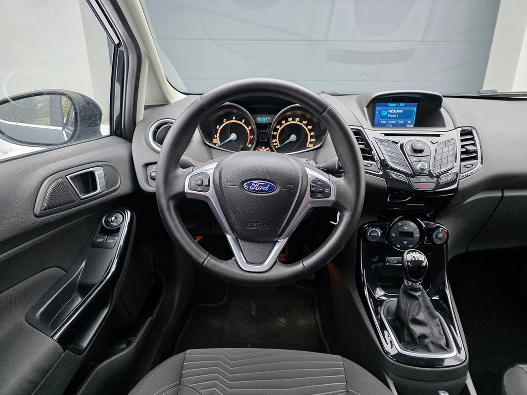 Elbląg Ford Fiesta, benzyna, 2014 rok - pełna opcja wyposażenia. Ładne zadbane auto, wizualnie bardzo ładnie