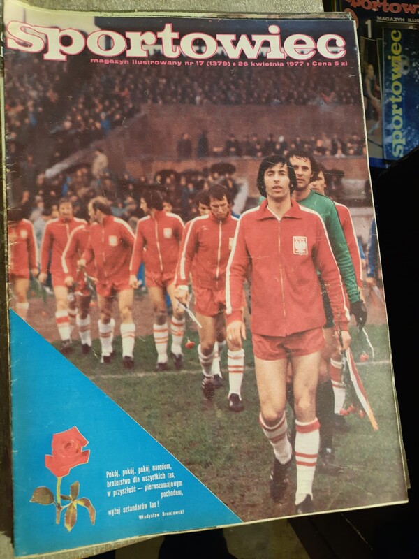 Elbląg Sprzedam czasopisma sportowe: pilka nozna 1972-2002 i sportowiec 1971-1989.Stan dobry, lekko zakurzony