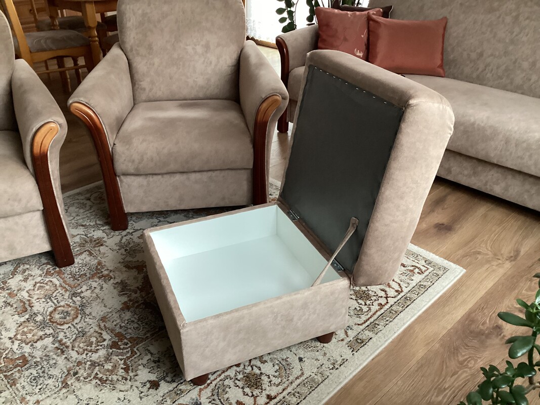 Elbląg Z powodu wyjazdu sprzedam elegancki zestaw wypoczynkowy, który równie dobrze może stanowić element wyposażenia