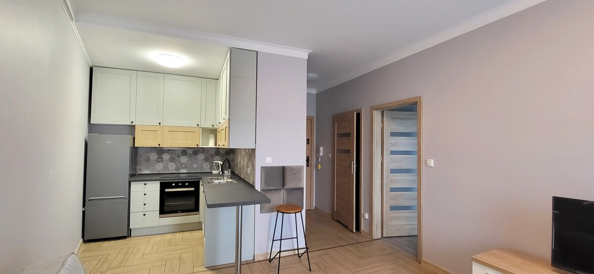 Elbląg KWADRAT NIERUCHOMOŚCImieszkanie 2 pokojowe w Regal ParkuII piętro, windaumeblowane i wyposażonegotowe do