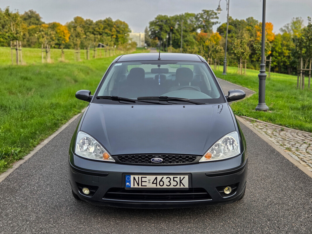 Elbląg Oferuję do sprzedaży auto Ford Focus z 2002 roku – klasyczny sedan z niezawodnym silnikiem benzynowym 1.8