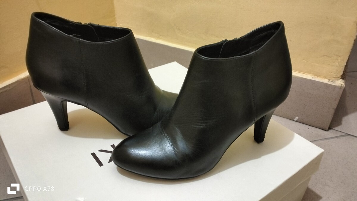 Elbląg Sprzedam dwie pary butów skórzane w bardzo dobrym stanie po 35 zł za pare Rozmiar butów 36