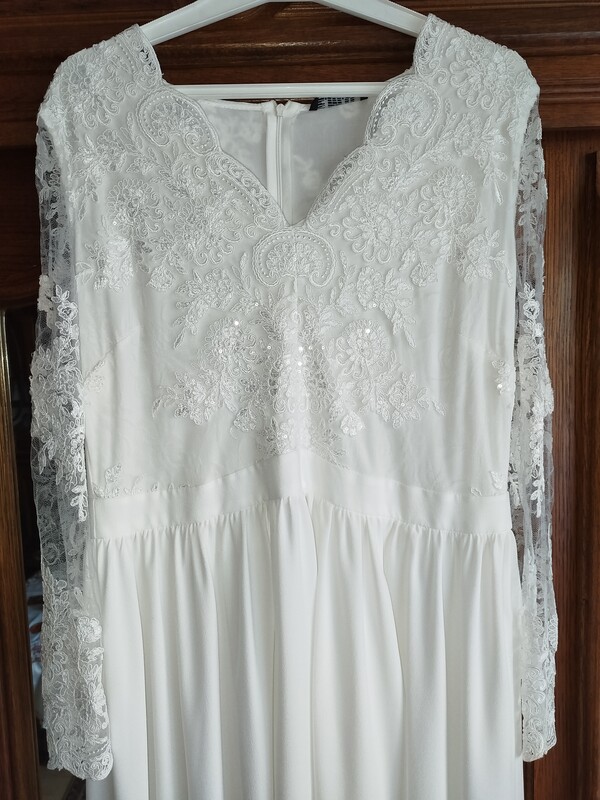 Elbląg Sprzedam 2 białe suknie ślubne, krótsza na ramiączkach firmy JJ, S House półdługa ( raz założona), rozmiar