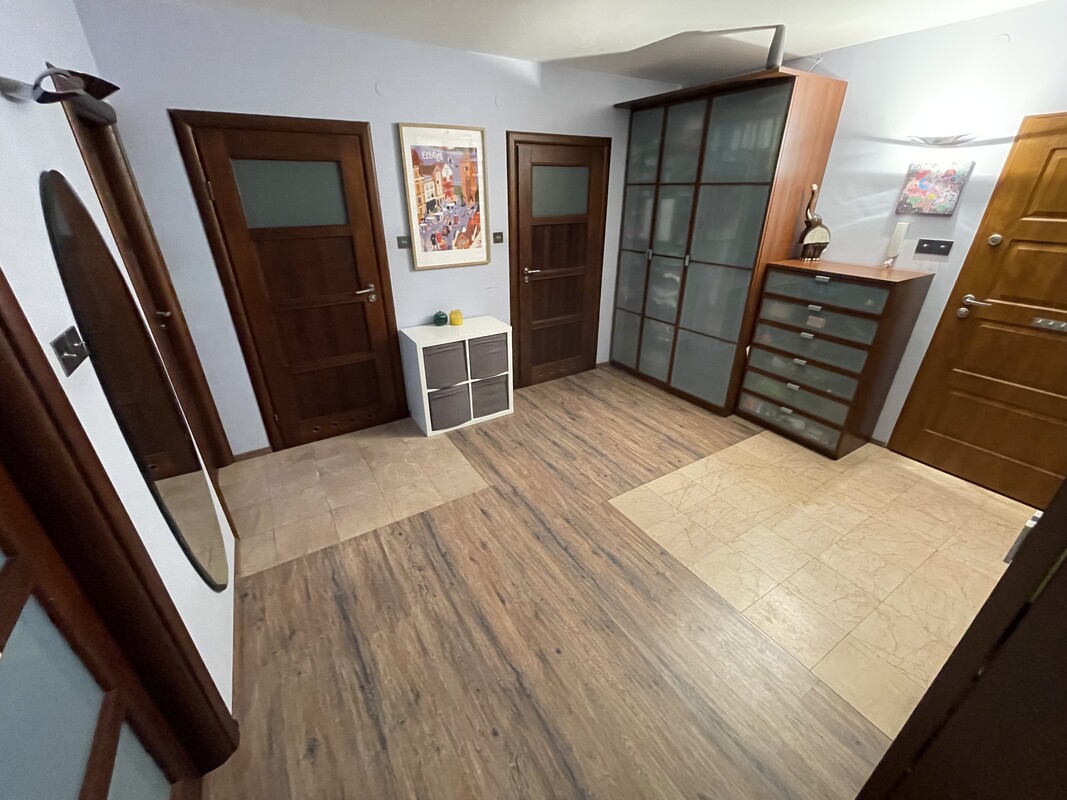 Elbląg Sprzedam bez pośredników – 4 pokoje z tarasem, klimatyzacją i garażem podziemnym. 2 komórki lokatorskie w