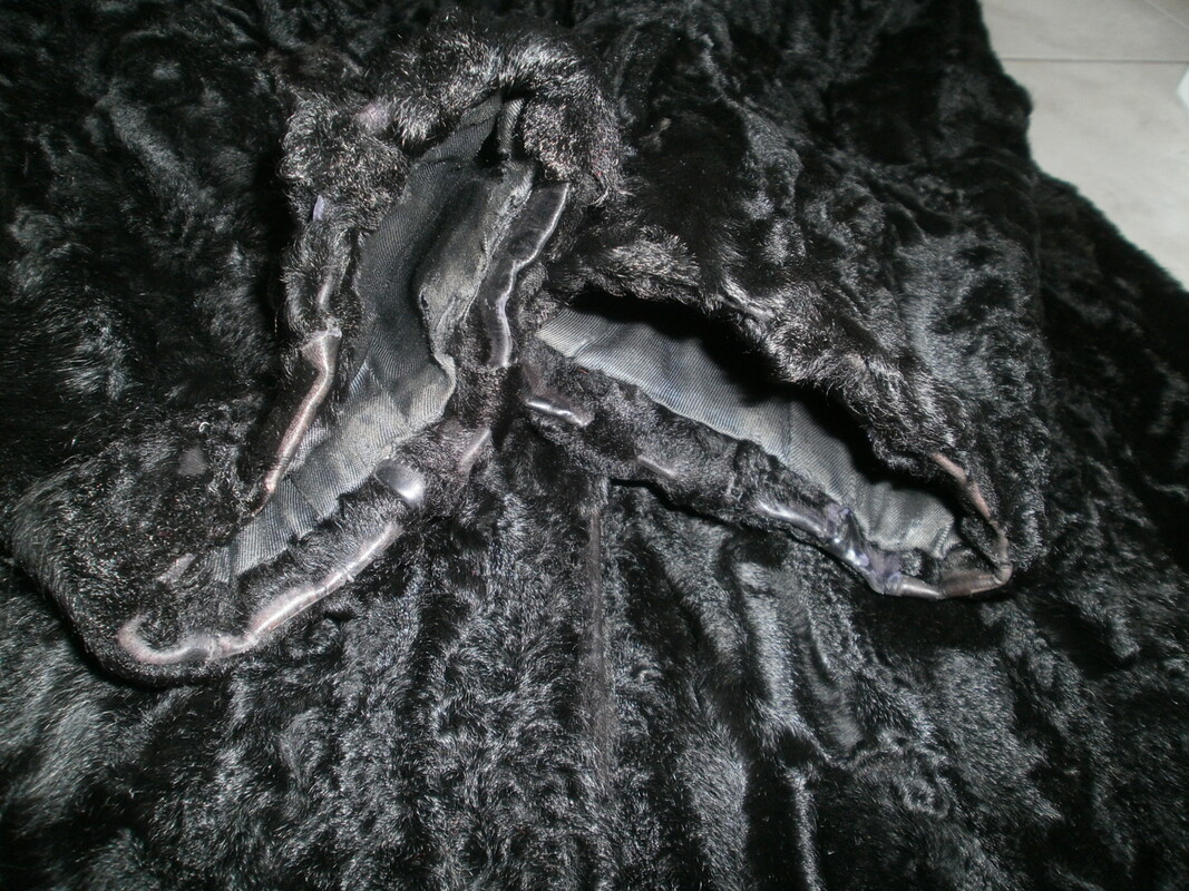 Elbląg Dzień dobry:
Mam do oddania w zamian za dwie czekolady gorzkie Meltie 85% czarne futro z karakuł, Jest ogólnym