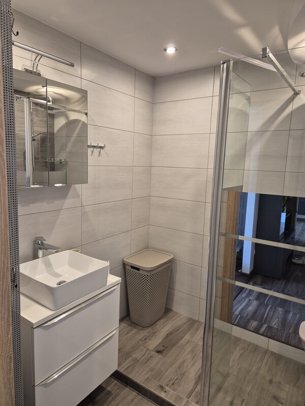 Elbląg Wynajmę 2-pokojowe mieszkanie usytuowane na ul. Płk. Dąbka ( okolice Gwiezdnej/ Parku Kajki). Mieszkanie składa