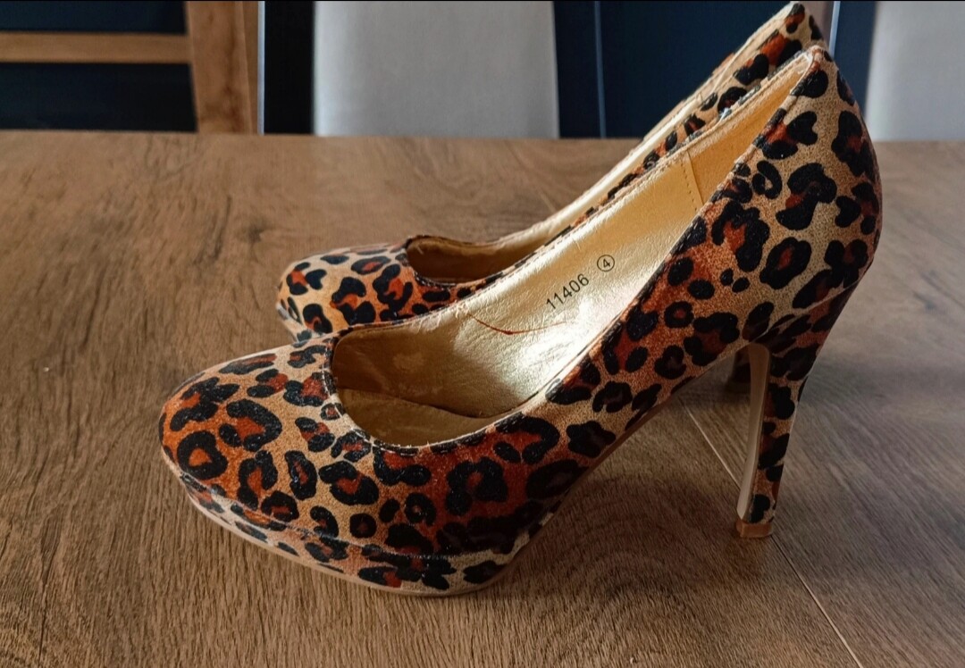 Elbląg Zamienię buty w rozmiarze 36,są w stanie różnym, niektóre w bdb, mało noszone, inne w stanie na podwórko. Są