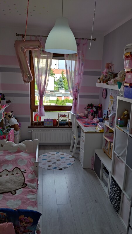 Elbląg Na sprzedaż przestronne mieszkanie czteropokojowe z dwoma balkonami w Elblągu przy ulicy Donimirskich.