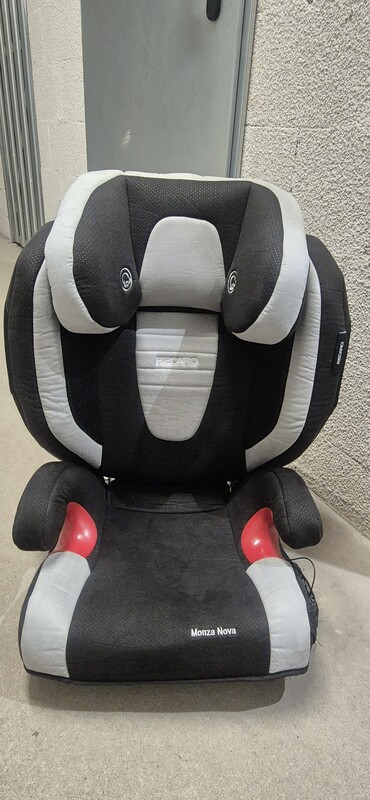 Elbląg Sprzedam używany w bdb stanie fotelik Recaro Monza Nova.
Skierowany jest dla dzieci w przedziale wagowym od