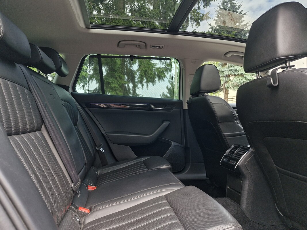 Elbląg Skoda Superb2.0 TDI ( 190 km )Model 2017Automatyczna Skrzynia BiegówPanoramiczny dachNapęd 4 x 4Wersja Laurin