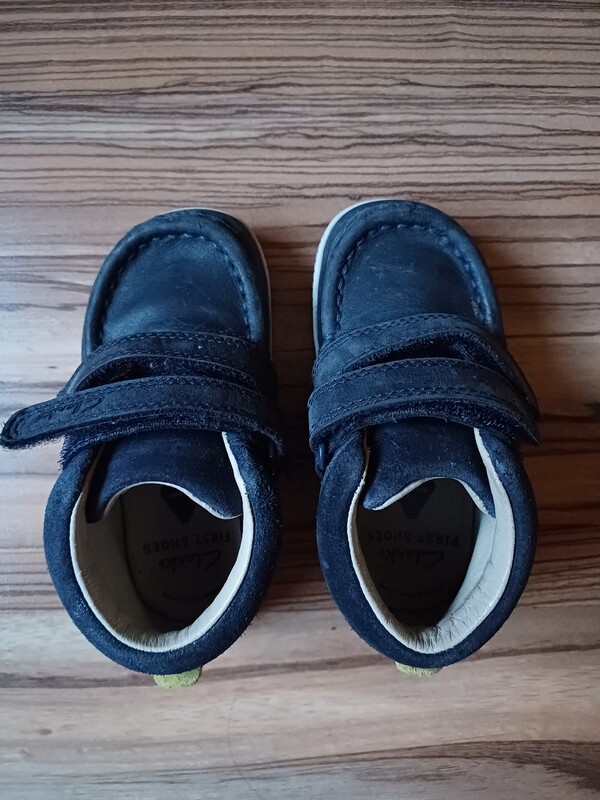 Elbląg Buciki Clarks first shoes rozmiar 21 granatowy na rzepy stan bardzo dobry za kostkę