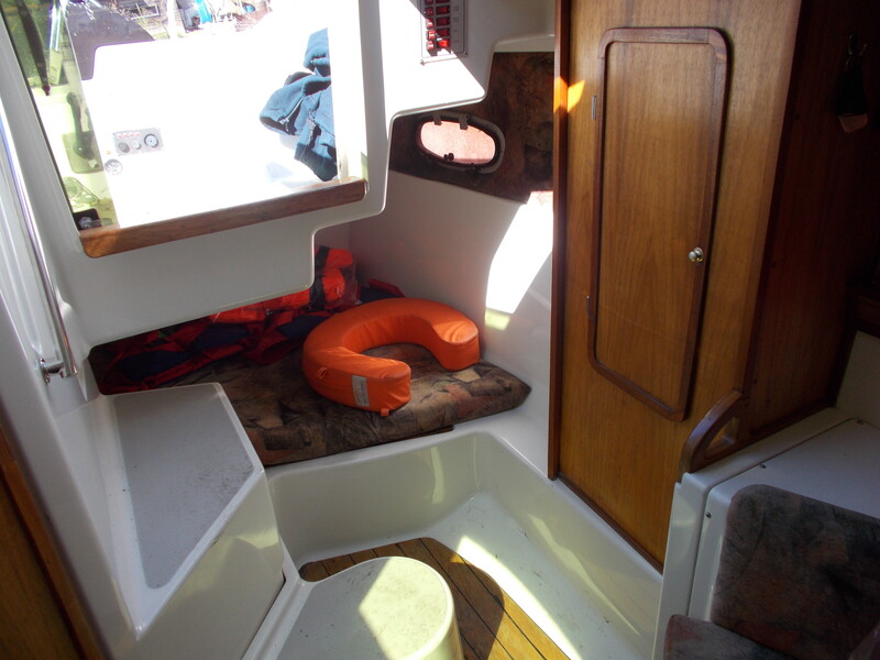 Elbląg SPORTINA 760 - Delphia Yacht - Stocznia Olecko; łódka posiada silnik stacjonarny Yanmar 1GM10 diesel, spalanie