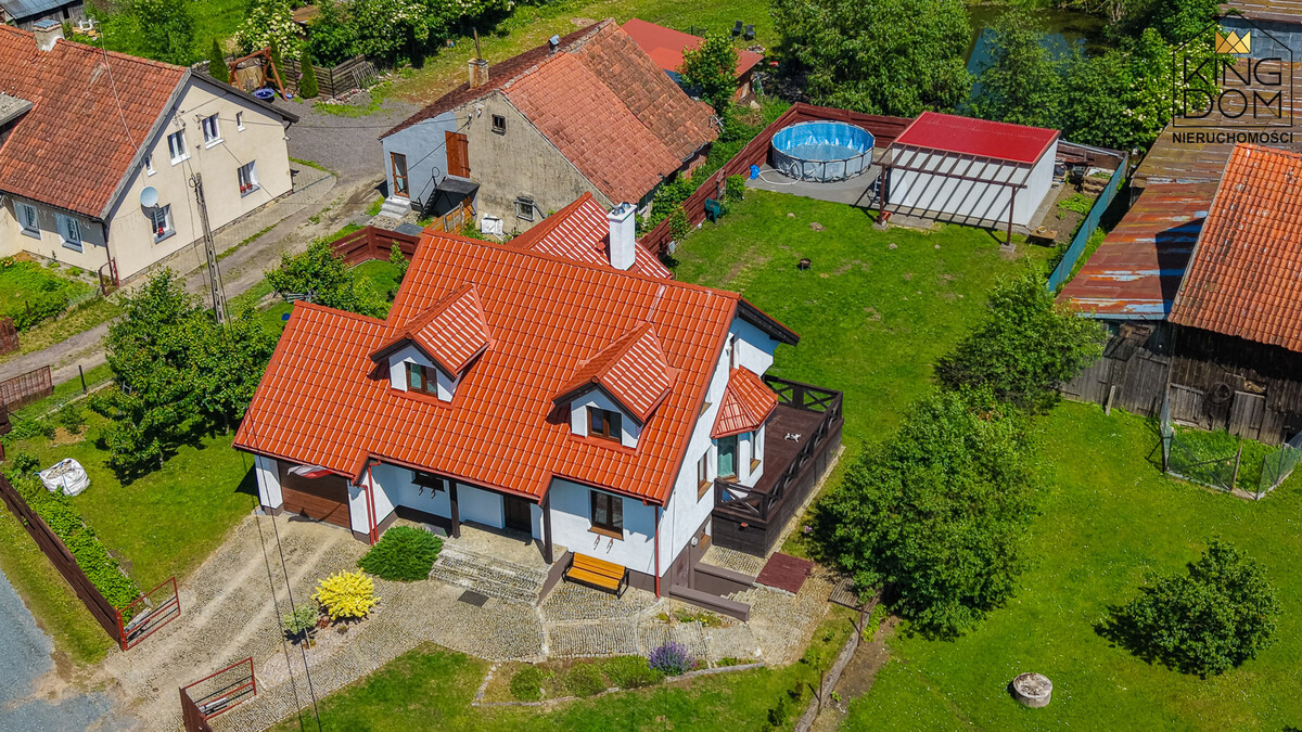 Elbląg KINGDOM NIERUCHOMOŚCI BLISKO CIEBIEWOLNOSTOJĄCY DOM JEDNORODZINNY Z GARAŻEM I BUDYNKIEM GOSPODARCZYMPOSADOWIONY