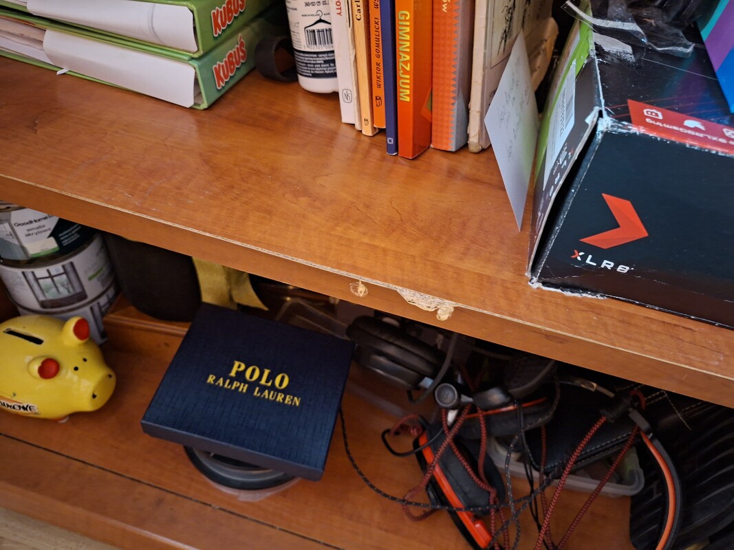 Elbląg Sprzedam 2 komody, stan dobry. Kolor calvados, przody wykończone rattanem. Do ewentualnego odświeżenia. Bardzo