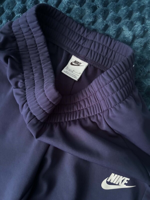 Elbląg Witam dres Nike i buty adidas po 50 zl rozmiar37,5 buta a dres 137/147 mam sporo ubrań dla chłopca kurtki