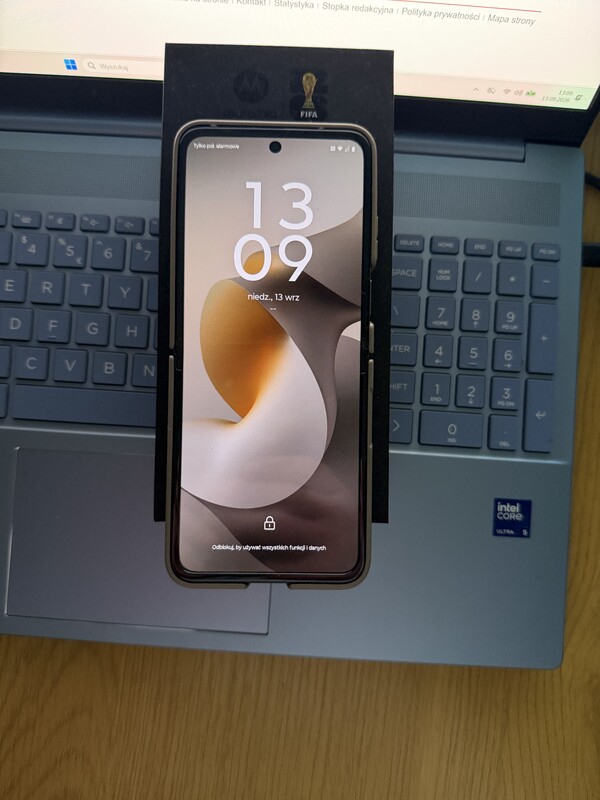 Elbląg Sprzedam smartfon Motorola razr 70.Telefon prawie nie używany. Stan bateri bardzo dobry. Liczba cykli ładowania