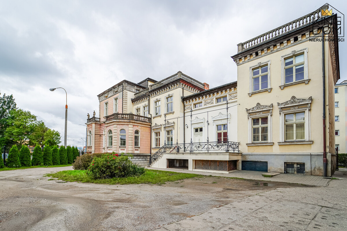 Elbląg KINGDOM NIERUCHOMOŚCI BLISKO CIEBIE PAŁACYK ZACISZE – XIX-WIECZNA WILLA W SERCU ELBLĄGAWYJĄTKOWY OBIEKT