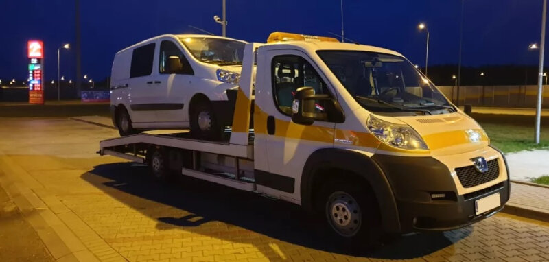 Elbląg Pomoc Drogowa Elbląg 24h Laweta SiódemkaZajmujemy się pomocą drogową 24 godziny 7 dni w tygodniu. Jesteśmy firmą