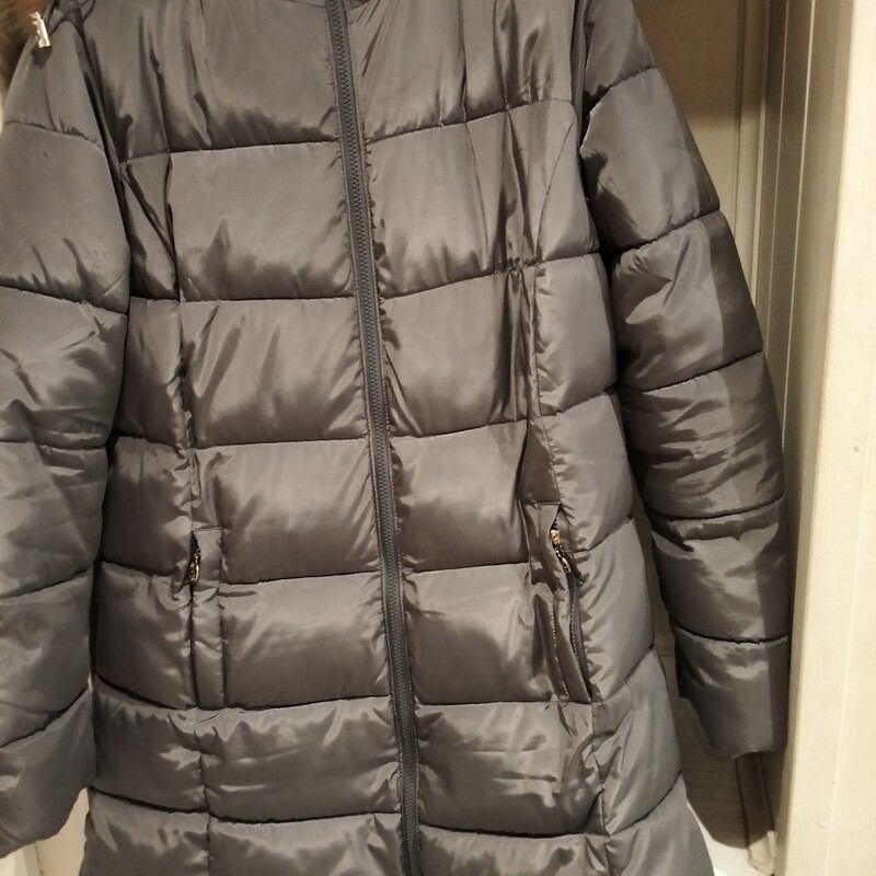 Elbląg Sprzedam zimową kurtkę rozmiar XXL koloru khaki.
Jest to rozmiar 44,dłuższa, ocieplana, kaptur odpinany, stan