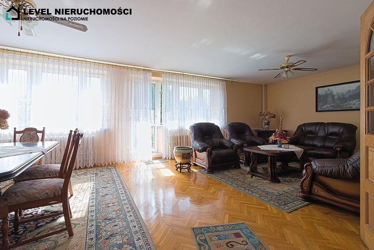 Elbląg LEVEL NIERUCHOMOŚCI Dom na dużej działce w Elbląguplus dwa garażeul. Freta NIERUCHOMOŚCI NA POZIOMIE