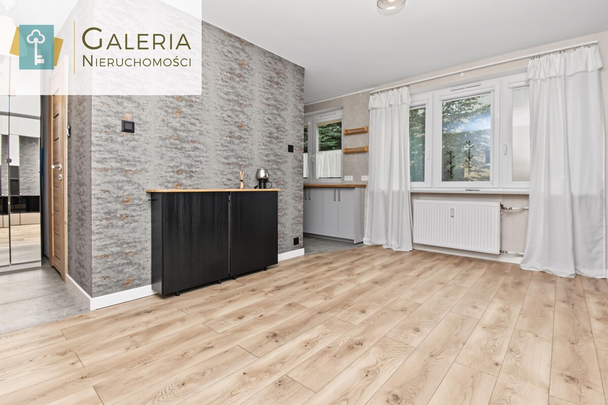 Elbląg GALERIA NIERUCHOMOŚCIZ pasji i miłości do nieruchomościNa sprzedaż: 2 pokoje mieszkanie z balkonem na parterzeul.