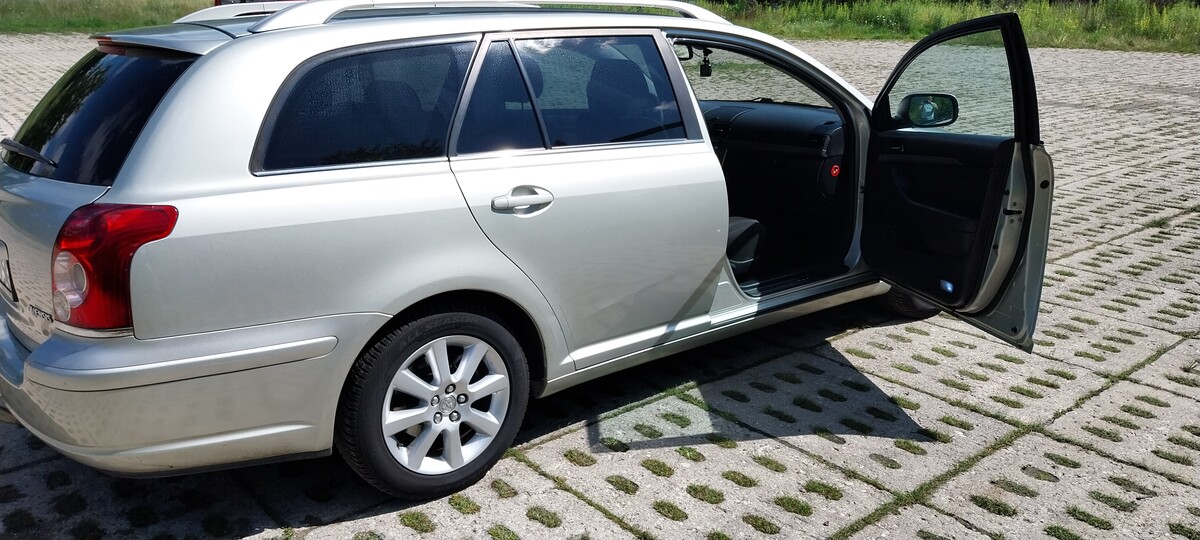 Elbląg Sprzedam niezawodna toyote avensis t25.
Samochod w stanie bardzo dobrym choc nosi slady uzytkowania. Toyotka