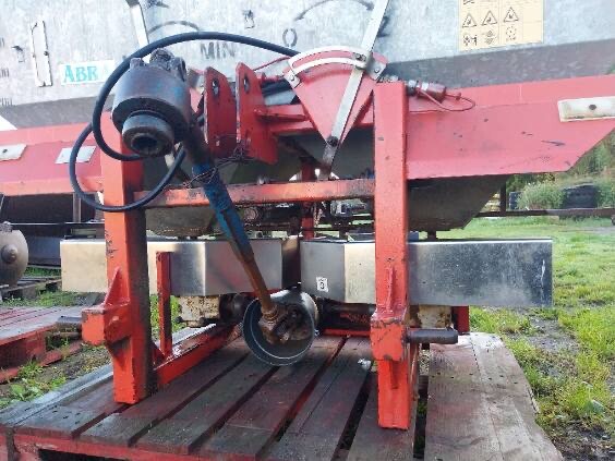 Elbląg Sprzedam rozsiewacz nawozów abra 600kg z wałkiem, w bardzo dobrym stanie. Cena: 1600 zł Proszę o kontakt