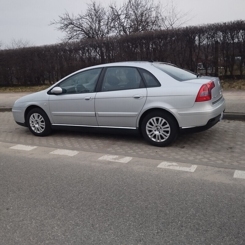 Elbląg Sprzedam Bogatą Wersję CITROENA C5 - Wersja - Srebrny Metalic. BENZYNA 2.0 Litra. Przebieg tylko - 143 tyś.