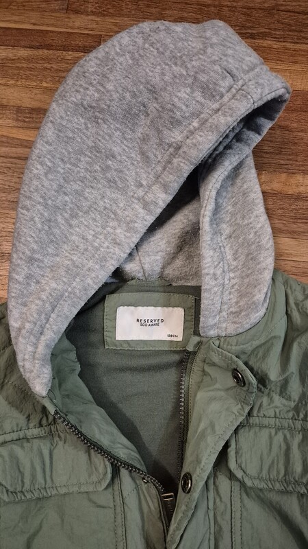 Elbląg Kurtki dla chłopca 4 sztuki: - kurtka softshell rozmiar 122/128 - kurtka softshell rozmiar 122 firmy Sinsay -