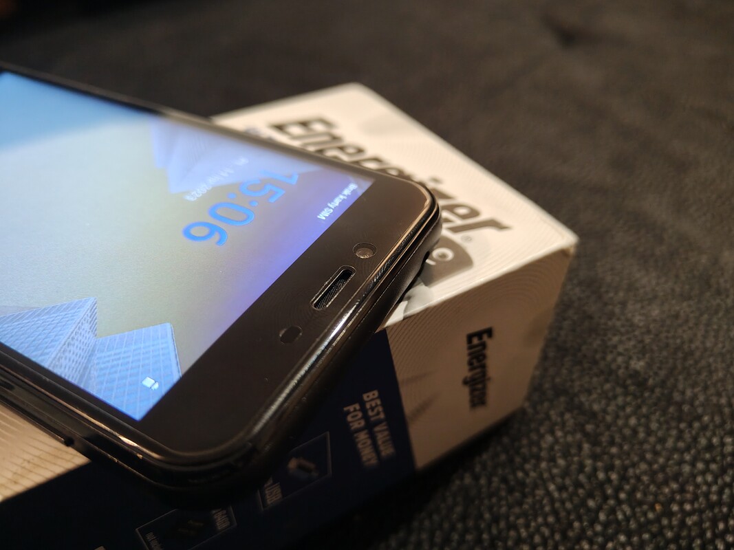 Elbląg Sprzedam bardzo zadbany telefon energizer ultimate u506s.
Z zestawie pudełko z ładowarką i kablem oraz