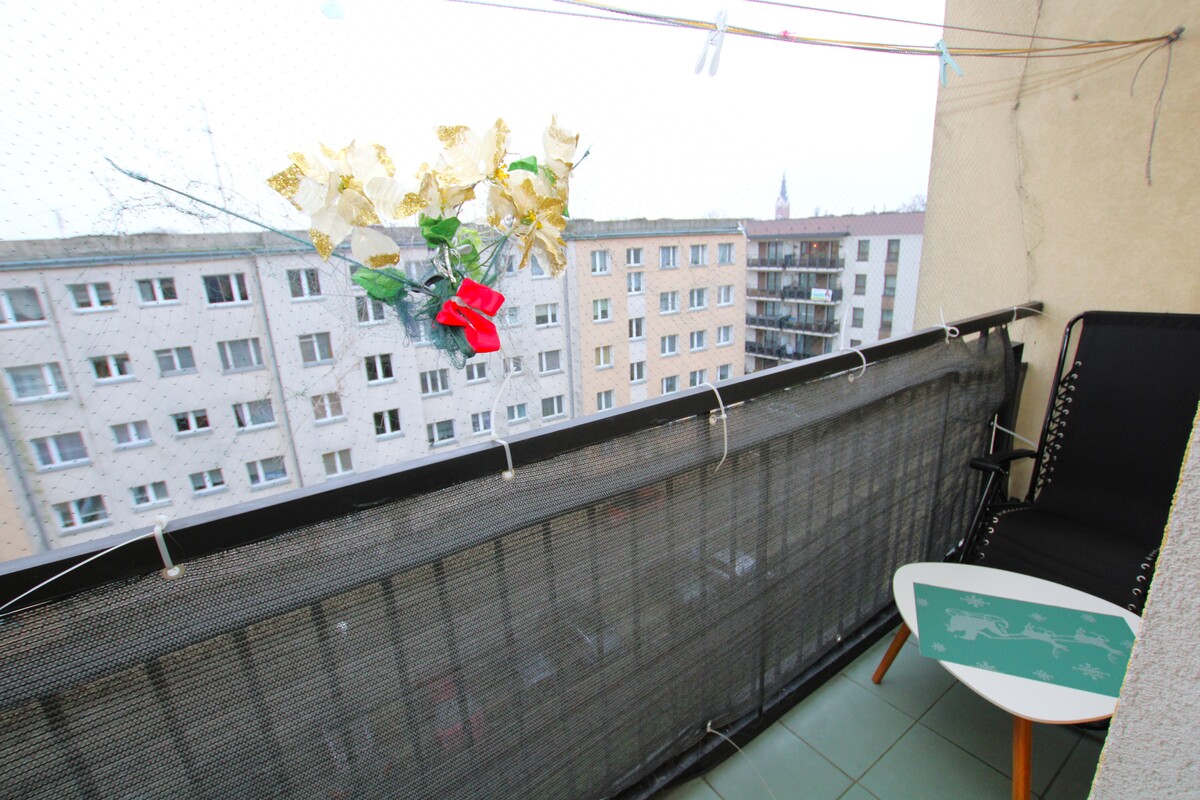 Elbląg NIERUCHOMOŚCI ANNA KRASZEWSKA Umeblowana kawalerka do wynajęcia w centrum miasta ul.12 Lutego