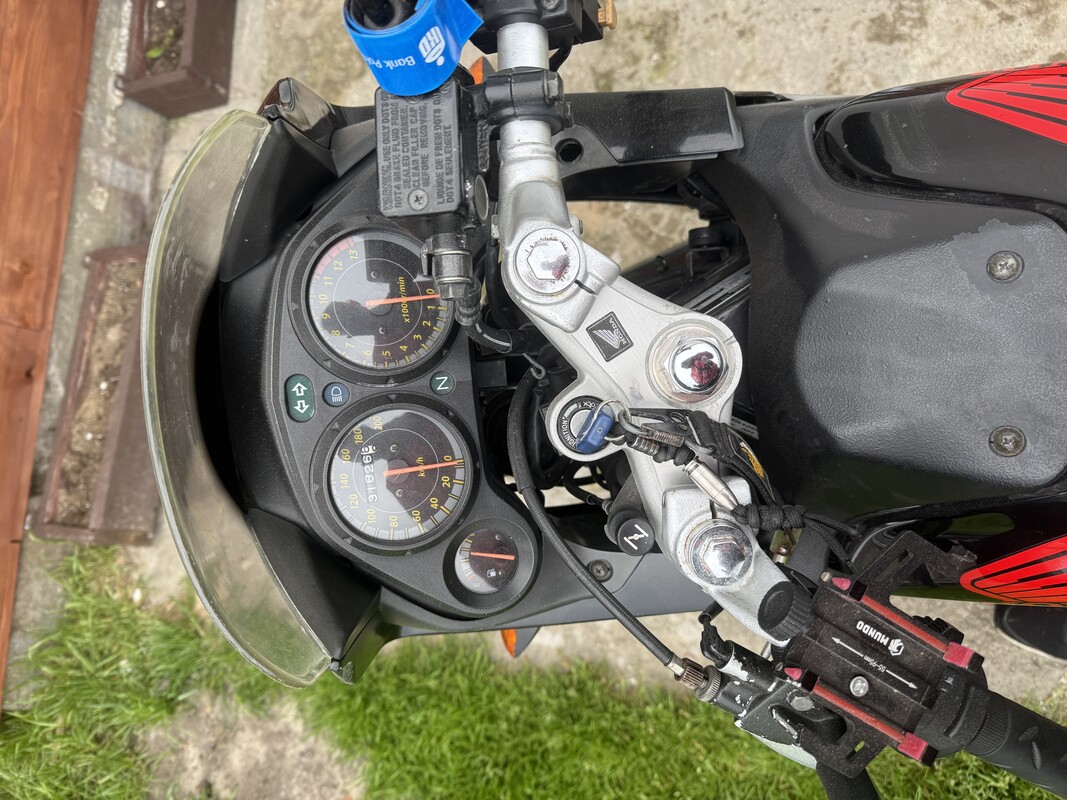 Elbląg Witam. Na sprzedaż motocykl Honda CBR 125R w stanie gotowym do jazdy. Motocykl serwisowany na bierząco. Mało