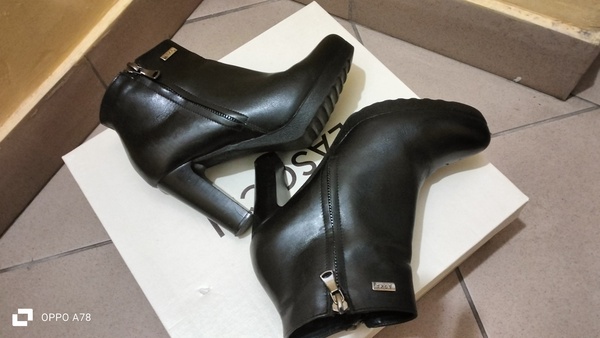 Elbląg Sprzedam dwie pary butów skórzane w bardzo dobrym stanie po 35 zł za pare Rozmiar butów 36