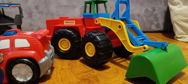 Elbląg Paka zabawek za 40 zł, 2 worki, są puzzle, gry, książeczki, figurki, zabawki, autka, niektóre interaktywne.