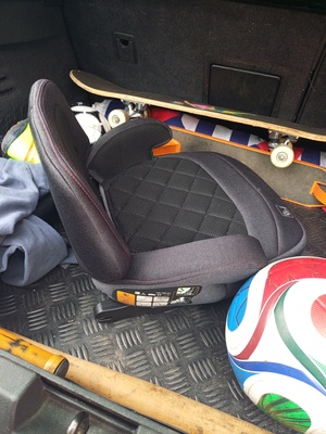 Elbląg Sprzedam podstawkę fotelika montowana na ISOFIX z osłoną na lędźwie. Stan idealny