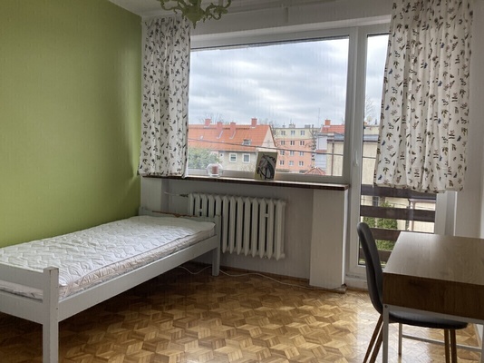 Elbląg Wynajmę umeblowany pokój  z balkonem osobie niepalącej   w domu jednorodzinnym, do dyspozycji